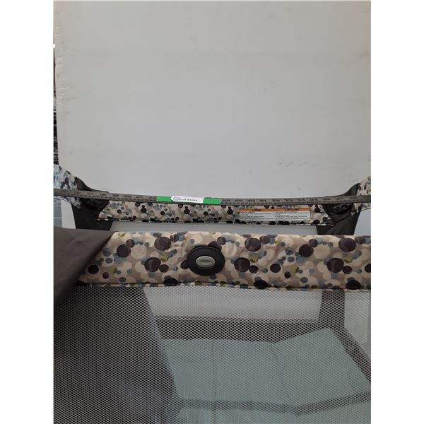 Collapsible Crib 40"x30"x28", Pickup Only
