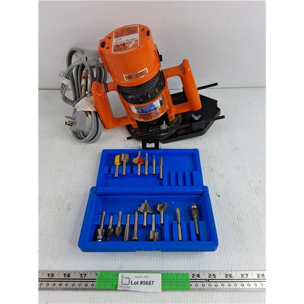 Black & Decker 3/4HP Router - Powers On, As Is & Bit Set