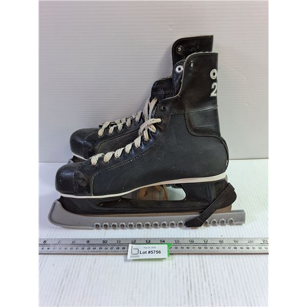 Mens Hockey Skates w/ Blade Covers - Approx Size 11 or 12 -