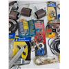 Image 6 : Muntz Car Stereo, 4 Way Master Key, Furniture Wheels, Presto Pin, Angle Grinder Blade, Brackets, Mis
