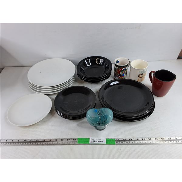 Ceramic Plates, Bowls & Mugs