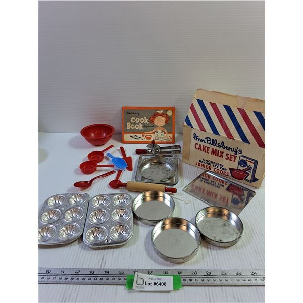 Vintage Kids Baking Set