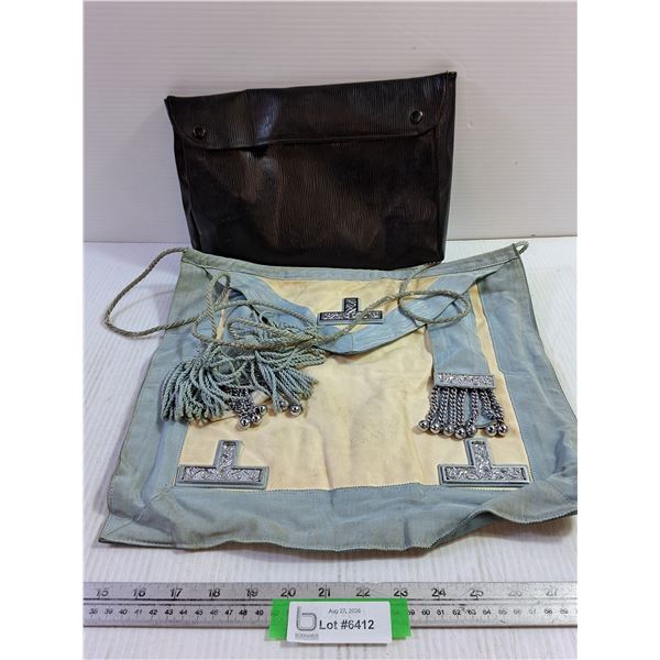 Garb/Apron and Clutch