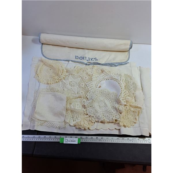 Vintage Doilies Runners & Doilies Holder