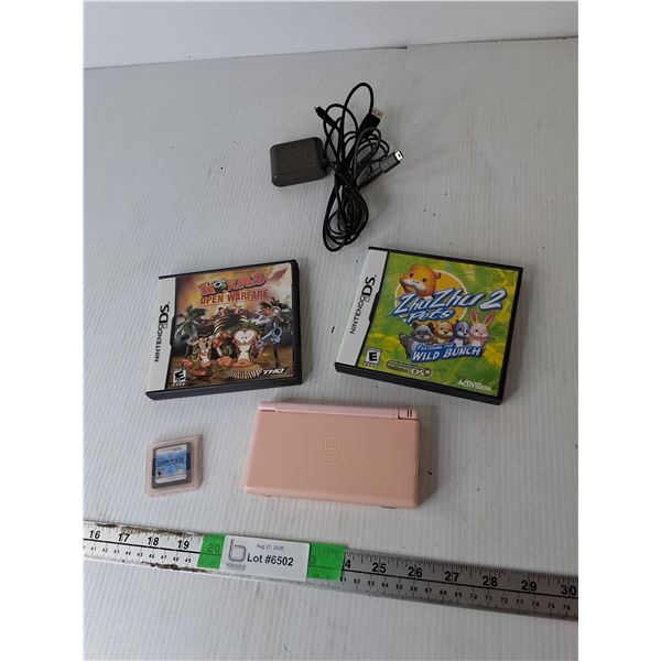 Nintendo DS Lite- Takes a charge, Charger & (3) DS Games