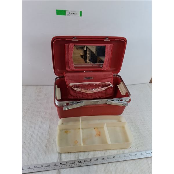 Red Makeup/Jewelry Samsonite Case
