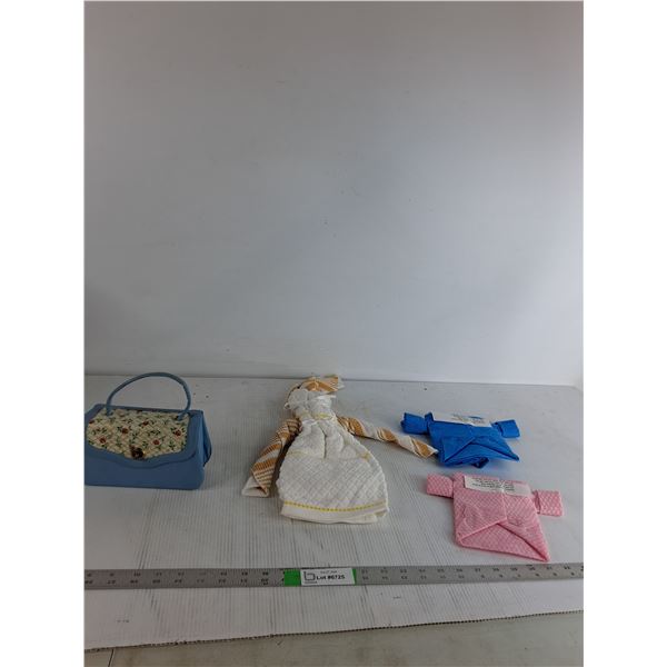 Various Dishcloths, Purse