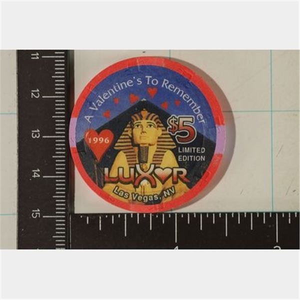 1996 LUXOR $5 CASINO CHIP A VALENTINES TO REMEMBER