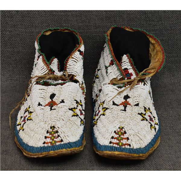 CHEYENNE MOCCASINS