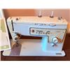 Image 4 : Singer Stylist 413 Zig-Zag Sewing Machine with Case, Table and Chair