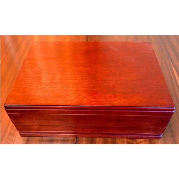 1847 Rogers Bros Remembrance Silverplate Flatware Set in Wooden Chest
