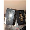 Image 4 : 4 Watches and Oscar de la Renta Dusting Powder