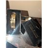 Image 5 : 4 Watches and Oscar de la Renta Dusting Powder