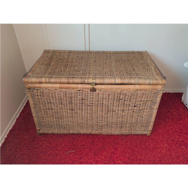 Rectangular Wicker Storage Trunk with Hinged Lid
