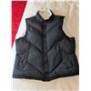 Image 5 : 3 Ladies Size Large Puffer and Softshell Vests, Mixed Brands