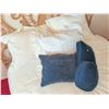 Image 6 : Queen Size Bed with Decorative Rattan Headboard and Mattress