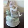 Image 5 : Porcelain Rotating Music Box w/ Flameless Candle Decor