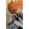 Image 8 : Large Mixed Lot of Kitchen Utensils and Flatware
