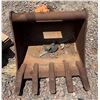 Image 1 : Machine Bucket Attachment 23"W