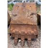 Image 1 : Machine Bucket Attachment 33"W