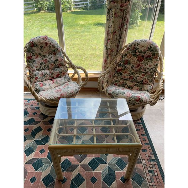 Rattan Swivel Chairs With Cushions and Glass-