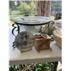 Image 2 : Porcelain and Glass Decorative Lot