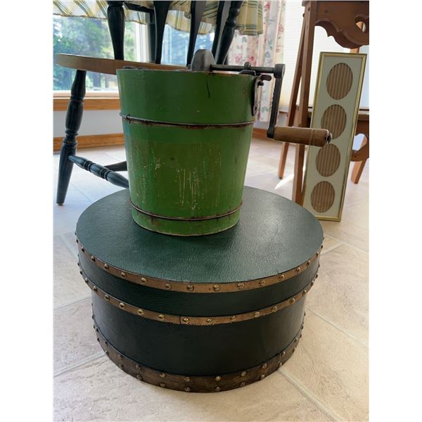 Green Hand-Crank Ice Cream Maker and Round Lk