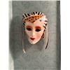 Image 3 : 5 Retro Decorative Facemasks