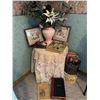 Image 1 : Decorative Table With Art by Ann Hunter, Magz
