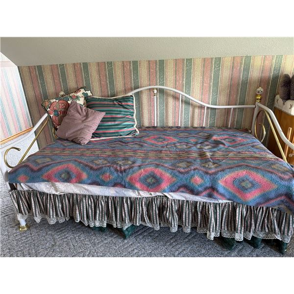 White Metal Day Bed with Trundle and Bedding