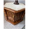 Image 3 : Wooden Side Table With Lamp, 24.5" and 20"