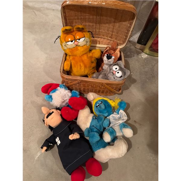 Plush Toys Lot: Garfield, Smurfs, Gargamel