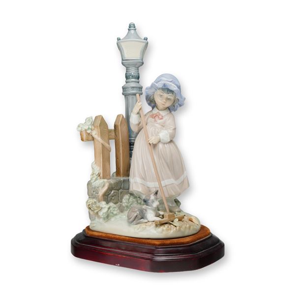 Lladro Fall Clean-Up Porcelain Figurine 5286 with Base