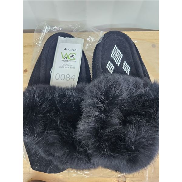 S1 Pair of Manitobah Tipi Suede Moccasins A