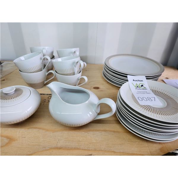 S1 Vintage KPM Krietee Tableware A
