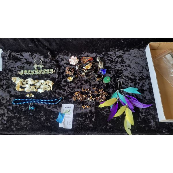 S2 Vintage Costume Jewelry A