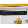 Image 2 : American Army Brass Buttons & US Army Musket Badge