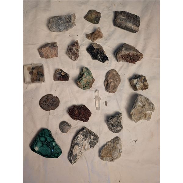 Geological Formations & Fossils / Artifacts Malachite