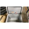 Image 2 : LIFETIME 55 SERIES GREY PORTABLE MARINE COOLER
