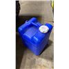 Image 2 : 5 AQUA-TAINER BLUE PLASTIC WATER TRANSPORT JUGS