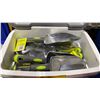 Image 2 : IGLOO PROFILE II 30 GREY PORTABLE COOLER WITH HAND SHOVELS, & BLUE PORTABLE COOLER WITH ICE PACKS