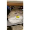 Image 1 : BAG OF COMMERCIAL WHITE SPILL RESPONSE TUBES
