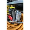 Image 3 : MOTOMASTER 12 TON PNEUMATIC BOTTLE JACK WITH ORANGE INDUSTRIAL AIR HOSE