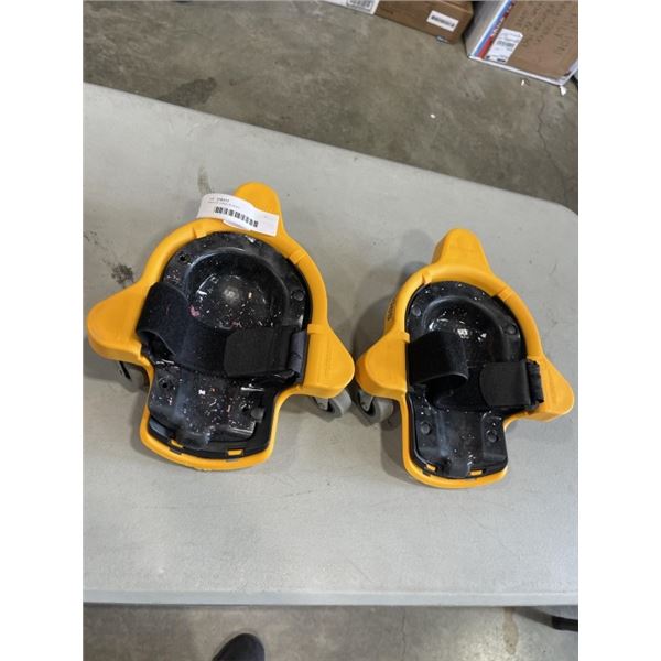 PAIR OF KNEE BLADES