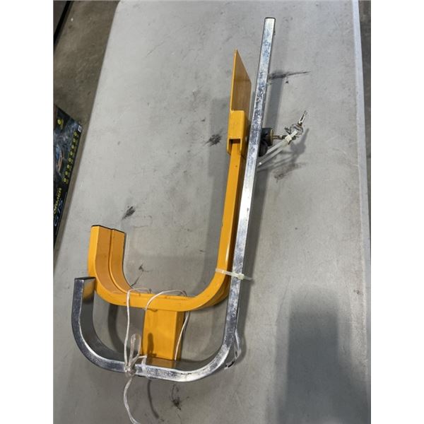 WHEEL CHOCK WITH KEY