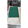 Image 5 : CASE OF NEW 12x12" PLAID FABRIC SHEETS