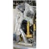 Image 5 : LOT OF PLUMBING AND BATHROOM SUPPLIES