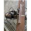 Image 3 : VINTAGE CAST IRON BENCHTOP JOINTER