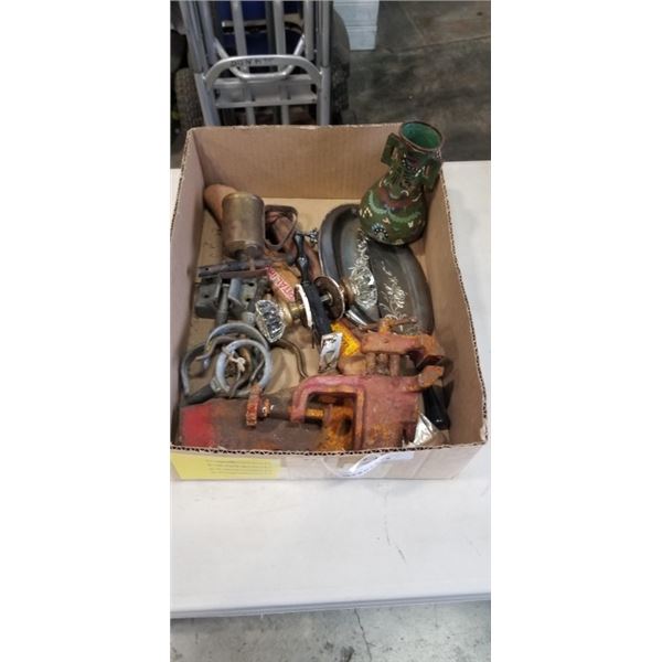 ASSORTED VINTAGE AND ANTIQUE ITEMS