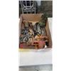 Image 1 : ASSORTED VINTAGE AND ANTIQUE ITEMS